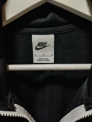 Chaqueta deportiva Nike negra