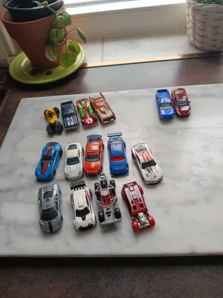 Lote de coches a escala