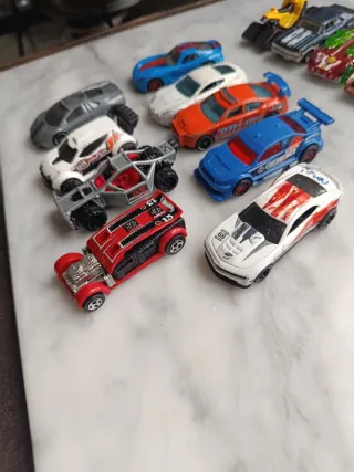 Lote de coches a escala