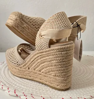 Sandalias Zara cuña esparto beige