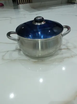 Olla de metal con tapa de cristal azul Marca:Faco