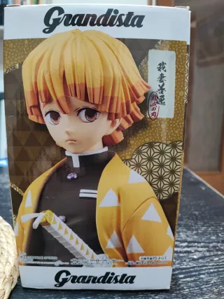 Figura Zenitsu Grandista Kimetsu no Yaiba