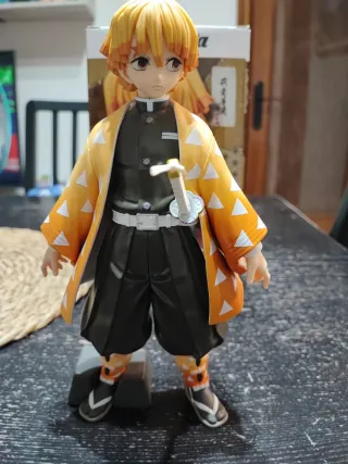 Figura Zenitsu Grandista Kimetsu no Yaiba