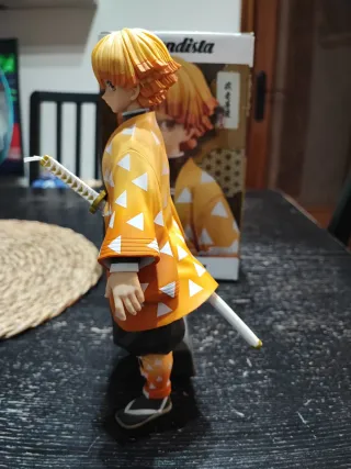 Figura Zenitsu Grandista Kimetsu no Yaiba