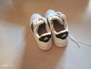 Zapatillas Adidas Blancas y Negras