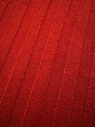 Jersey rojo manga larga con cordones