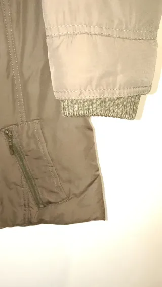 Chaqueta Stradivarius verde oliva