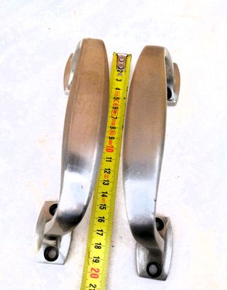 Tiradores de puerta.