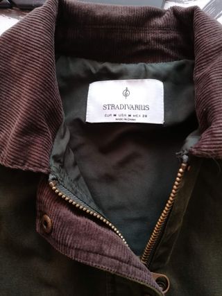 Cazadora verde con cuello marrón