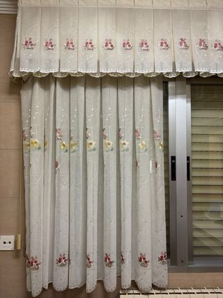 Cortinas con bordado floral