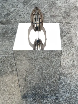 Mesa auxiliar espejo plateada