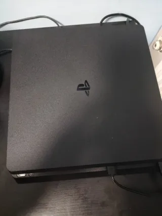 Consola PS4 Negra con 2 Mandos y Cargadores