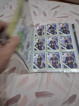 Álbum Panini Adrenalyn XL FIFA 365 2019, casi com