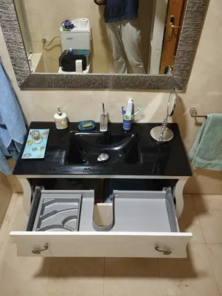 Mueble de baño vintage beige y plata