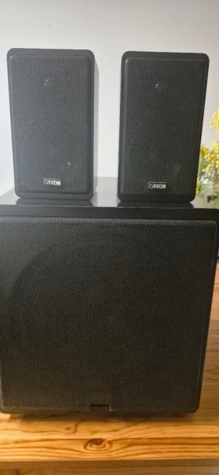 Altavoces Canton Negros