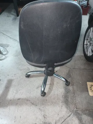 Silla de oficina regulable con ruedas
