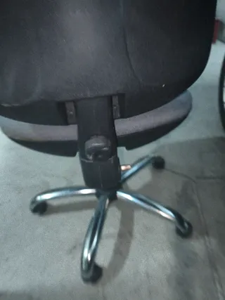 Silla de oficina regulable con ruedas