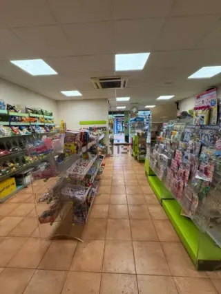 Se vende lonja con negocio consolidado