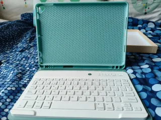 A Estrenar Funda Teclado iPad 10.2 (9ª Gen)