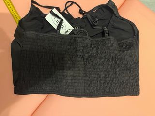 Top negro con cordones