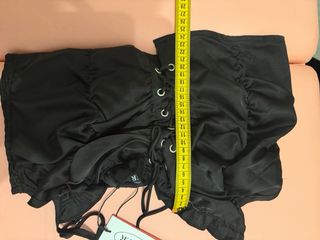 Top negro con cordones