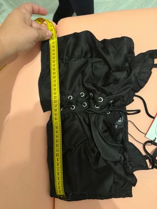 Top negro con cordones