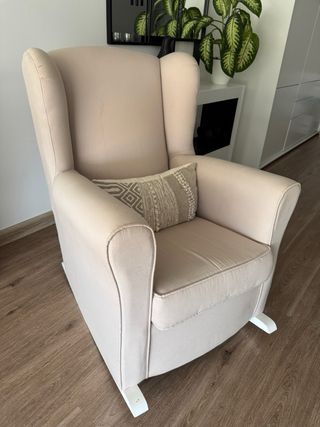 Poltrona a dondolo beige su misura