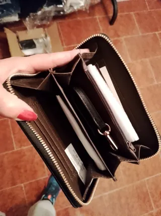 Cartera Guess Negra con Correa