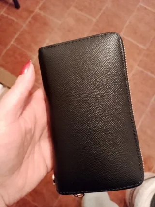 Cartera Guess Negra con Correa