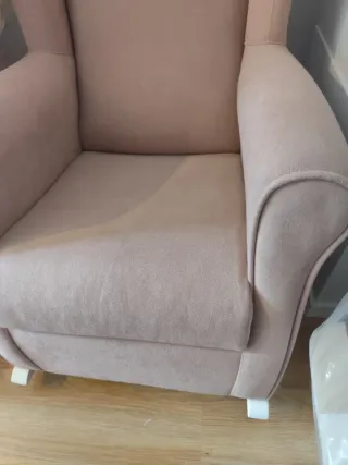 Sillón de lactancia mecedora