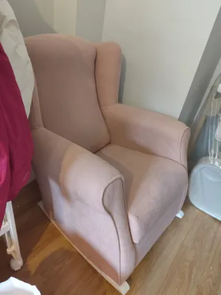 Sillón de lactancia mecedora