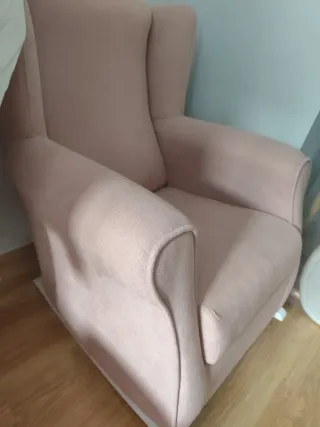 Sillón de lactancia mecedora