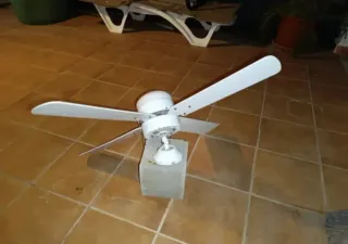 Ventilador de techo blanco