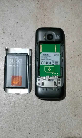 Móvil... Nokia C5...con cargador