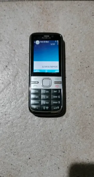 Móvil... Nokia C5...con cargador