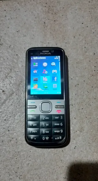 Móvil... Nokia C5...con cargador