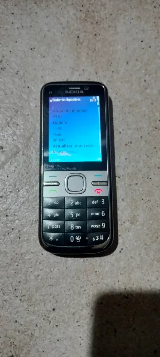 Móvil... Nokia C5...con cargador
