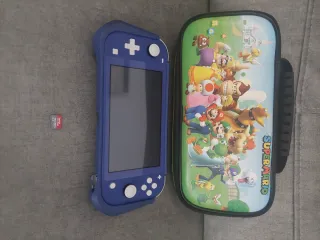 Nintendo Switch Lite Blu quasi nuova. Utilizzo molto limitato.