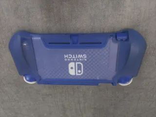 Nintendo Switch Lite Blu quasi nuova. Utilizzo molto limitato.