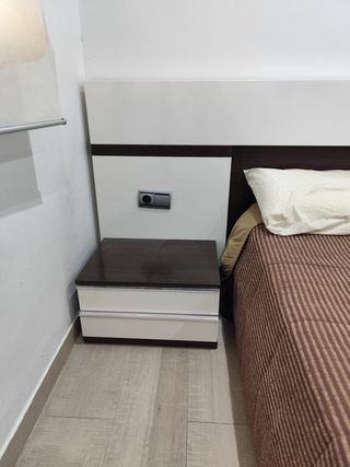 Cabezal cama con luz, somier y mesitas