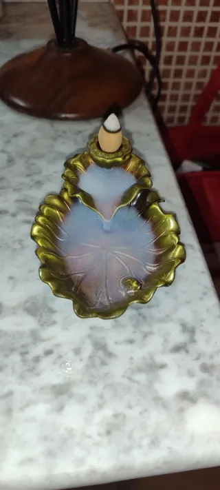 Porta incienso cascada hoja dorada