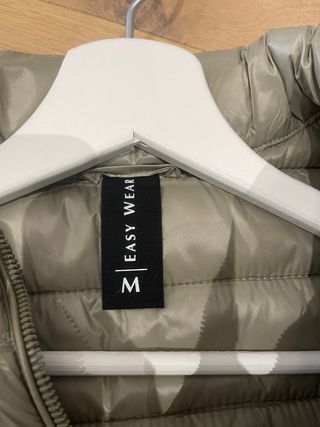 Chaleco acolchado beige verdoso