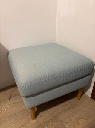 Reposapiés de tela y madera