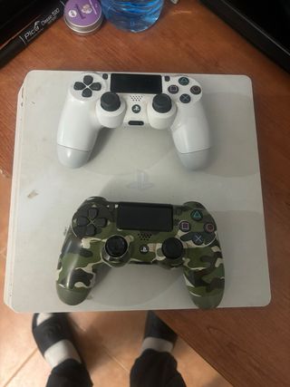 PS4 Bianca con 2 Controller