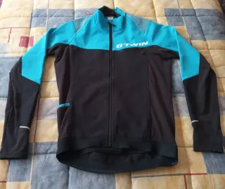 Lote Ropa Ciclismo: culote, maillots y chaqueta.