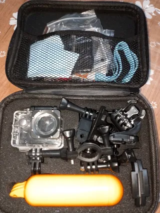 Cámara de acción con accesorios