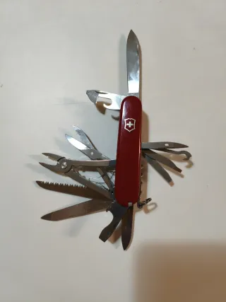 Navaja Multiusos Victorinox Roja