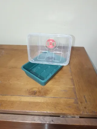 Mini invernadero con ventilación