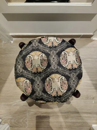 Taburete oriental en madera y cojín motivo chino