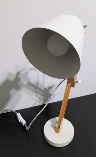 Lámpara de mesa flexo madera y metal